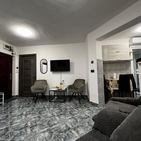 Ene Apart Oradea Free Parking Bagian luar foto