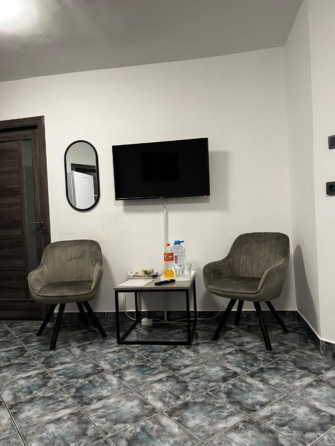 Ene Apart Oradea Free Parking Bagian luar foto