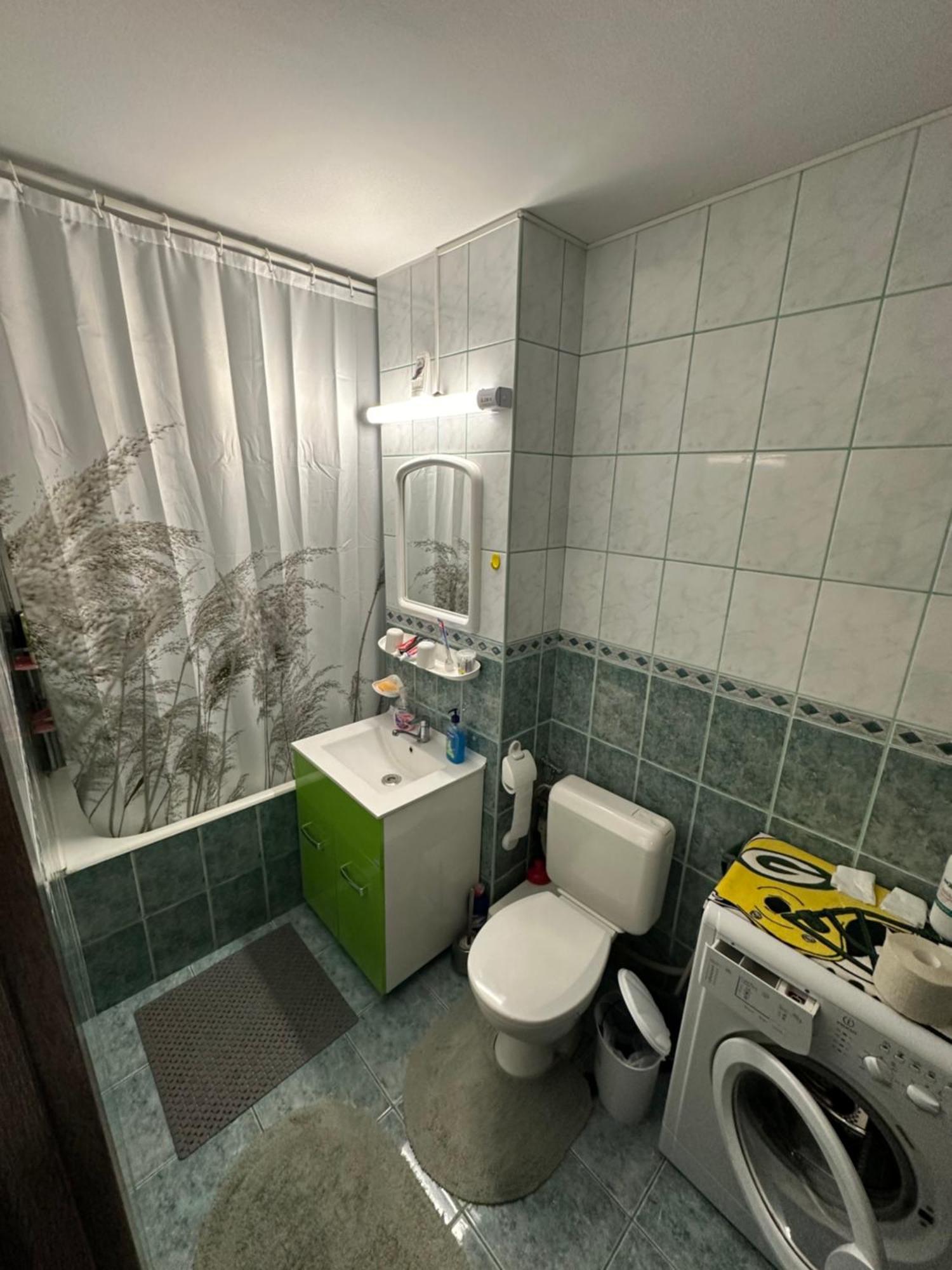 Ene Apartment Oradea Bagian luar foto